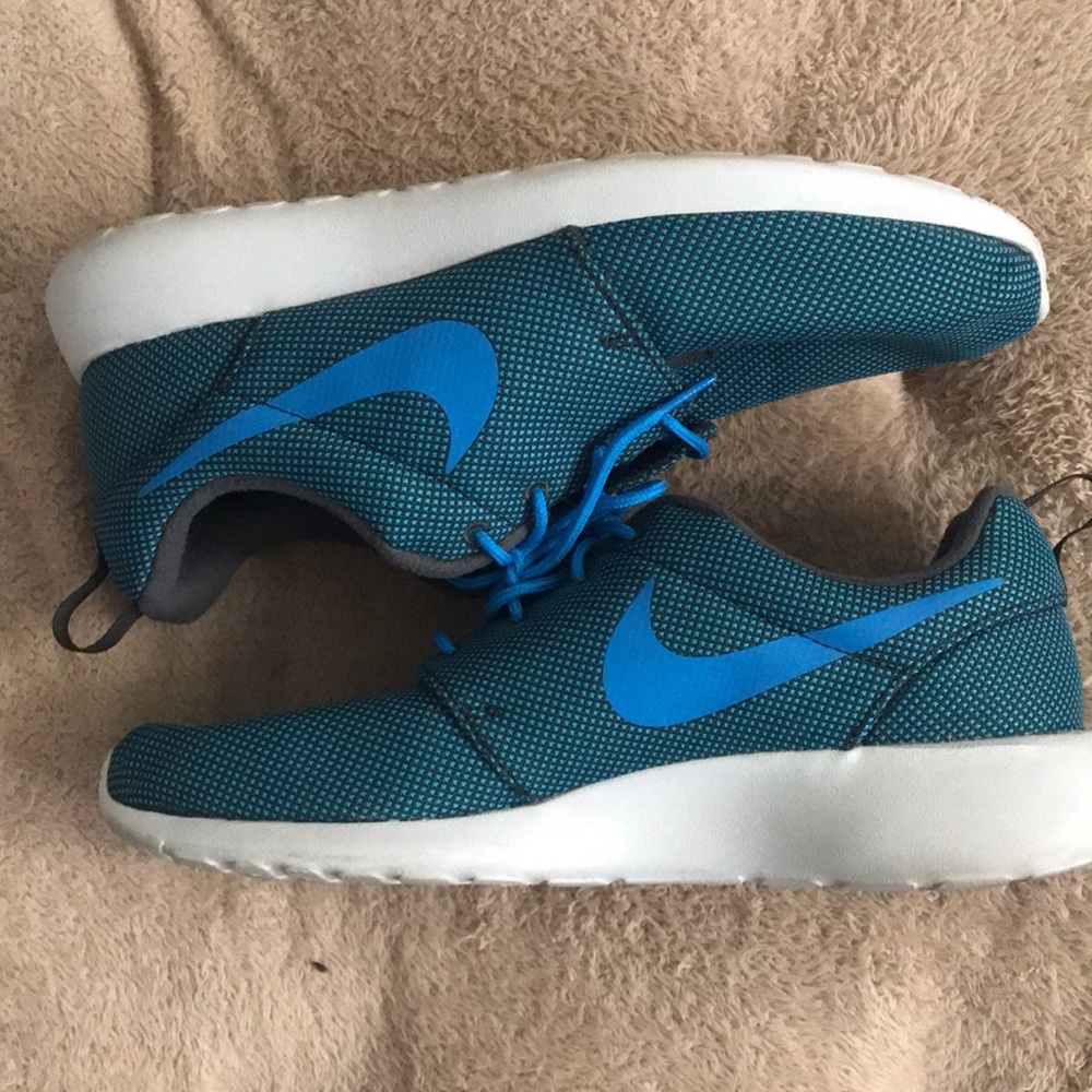Men’s Size 11 Roshe Nike